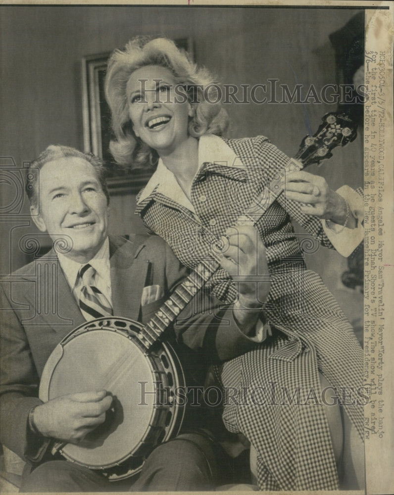 1972 of L.A. Mayor Sam Yorty with singer/actress Dinah Shore - Historic Images