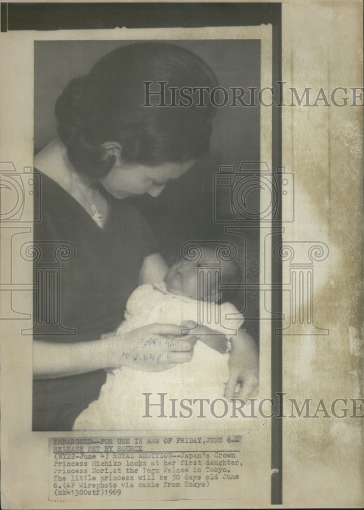 1969 Press Photo Japan Crown Princess Michiko First daughter Nori DAughter - Historic Images