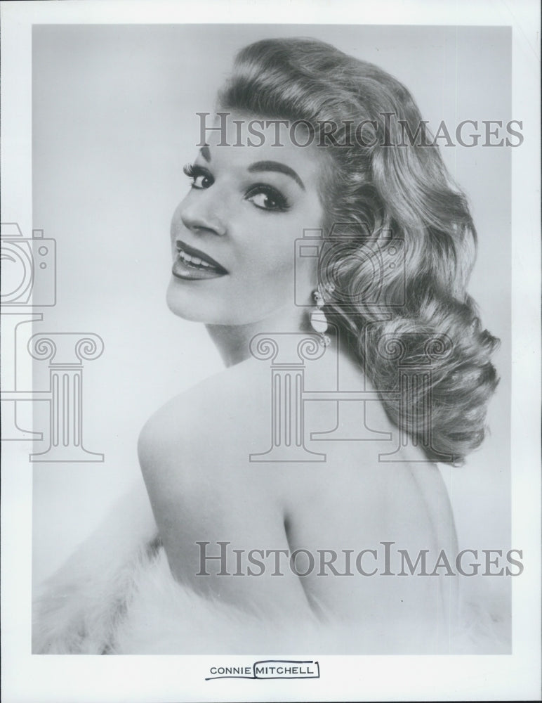 Press Photo Entertainer Connie Mitchell Over Shoulder Portrait White Fur - Historic Images