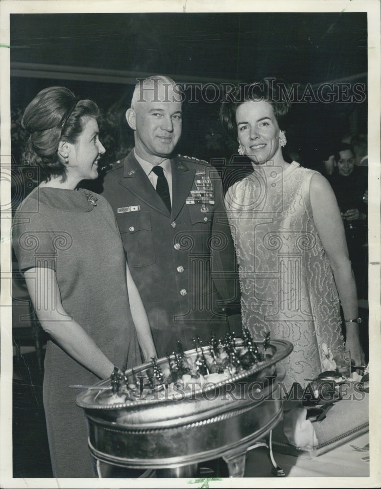 1967 Press Photo Party for Designer Collection Fashion Show. - RSG00813 - Historic Images