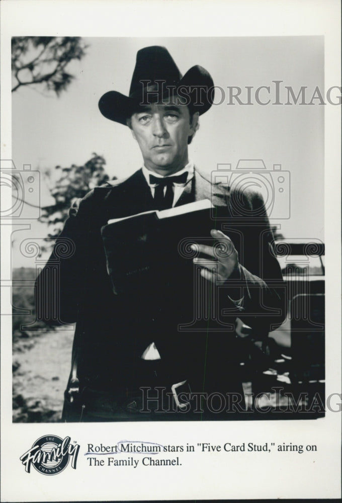 Press Photo Robert Mitchum Actor Five Card Stud - Historic Images