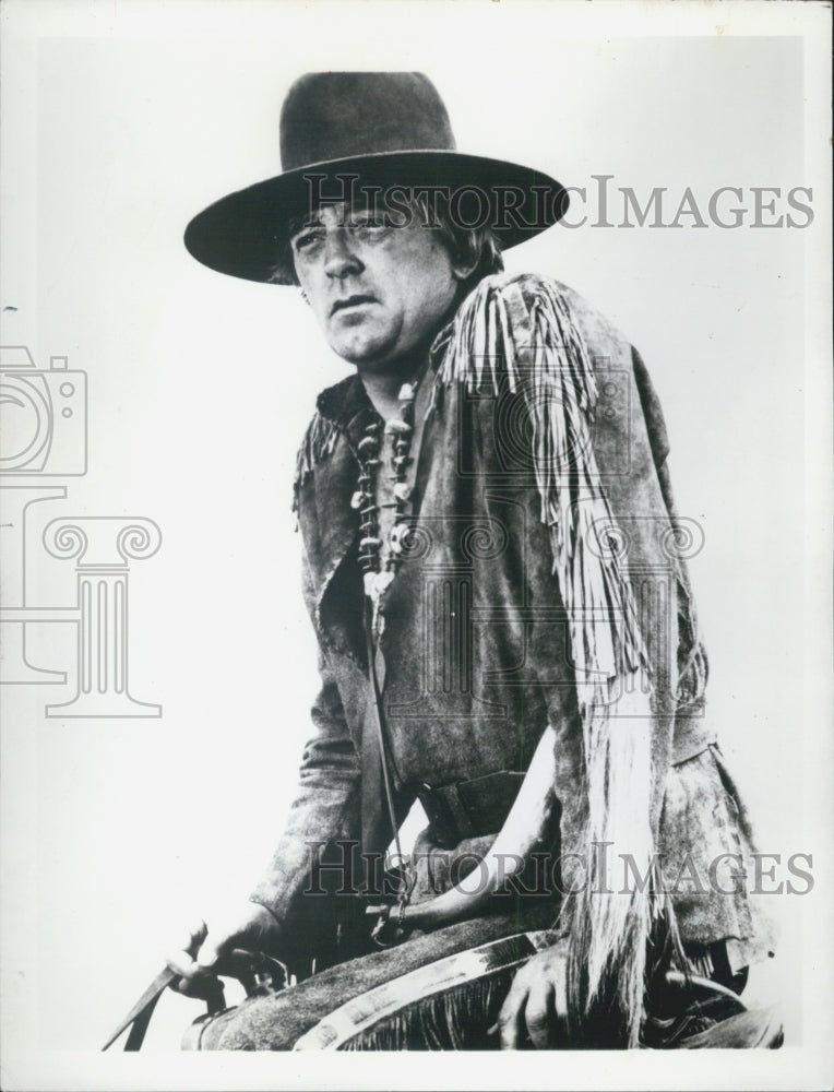 1977 Press Photo Actor Robert Mitchum The way West - Historic Images