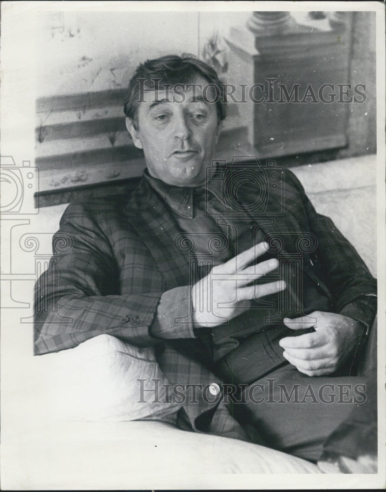 1970 Actor Robert Mitchum Roger Ebert Interview Candid - Historic Images