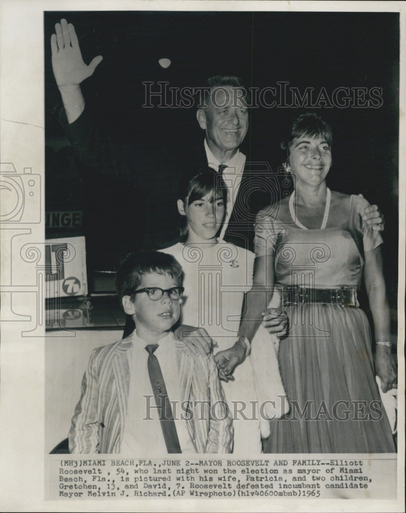 1965 Mayor Elliot Roosevelt and his Family - Historic Images