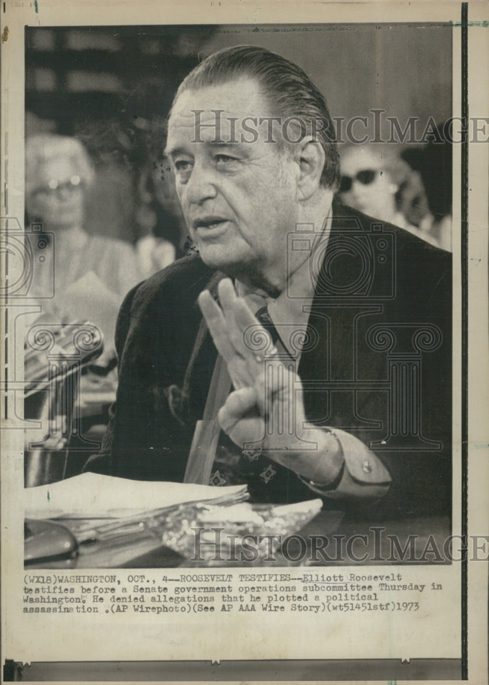1973 Elliot Roosevelt testifies before a senate government committee - Historic Images