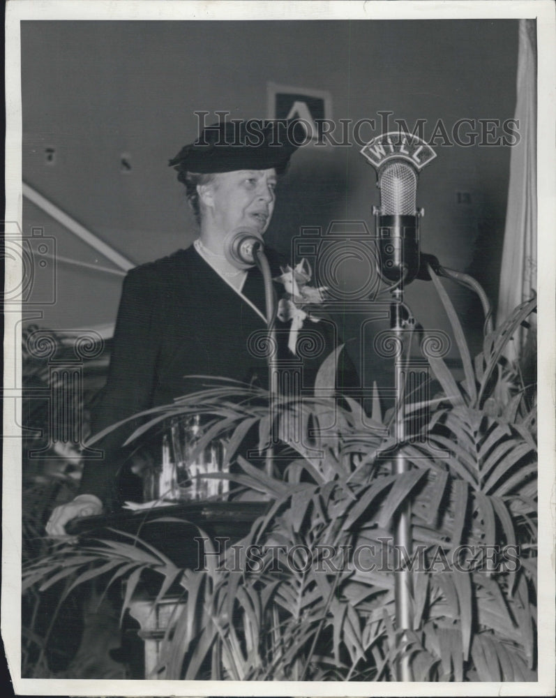 1942 Eleanor Roosevelt Presidents wife Radio Address - Historic Images