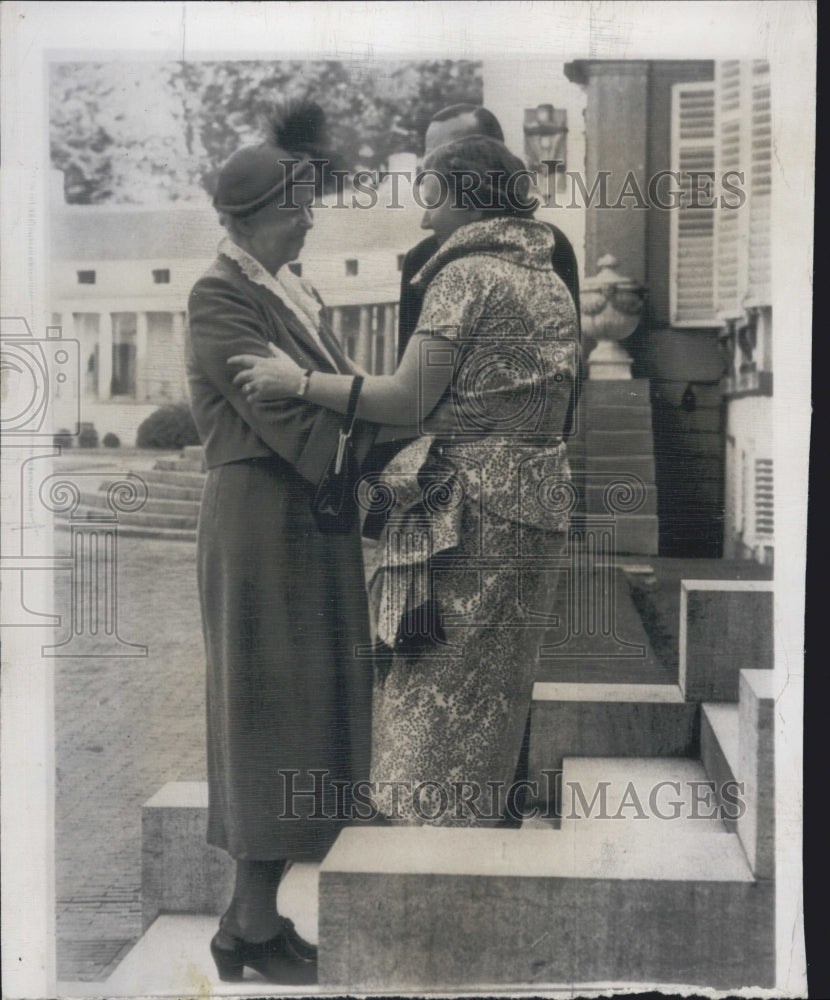 1950 Queen Juliana Of The Netherlands And Mrs. Eleanor Roosevelt - Historic Images