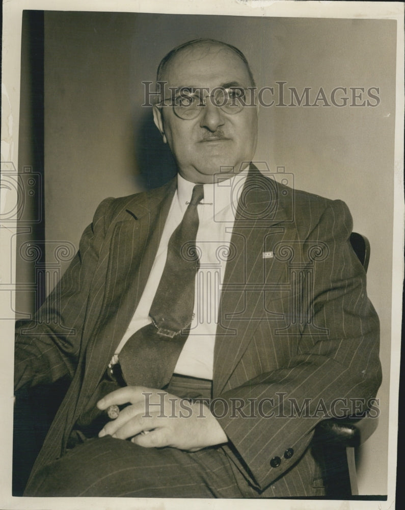 1943 Dr Armante Rongetti physican charged with murder for abortion - Historic Images