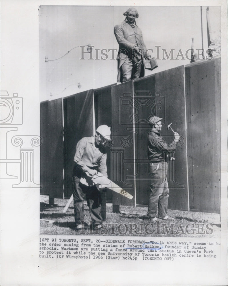 1966 Workmen putting up a fence around statue of Robert Raikes - Historic Images