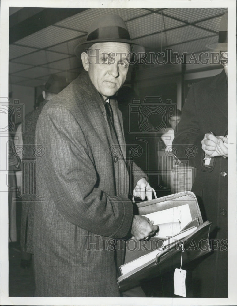 1960 Lt. Bernard Ragsdale, Polygraph Expert, Arrives At Airport - Historic Images