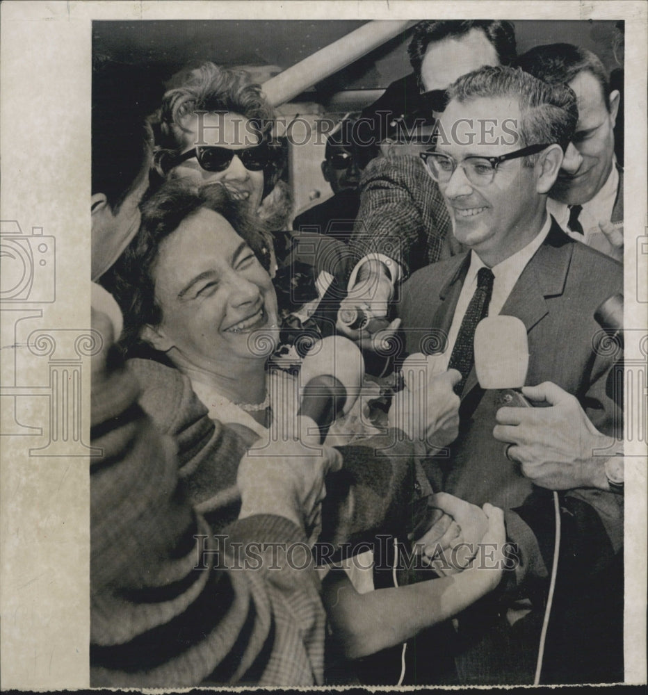 1964 Mock Solo Female Flight Around World - Historic Images