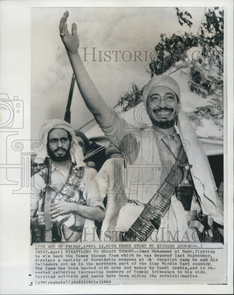 1963 Press Photo Imam Mohammad al Badr Showing Weapons Royalist Camp For Throne - Historic Images