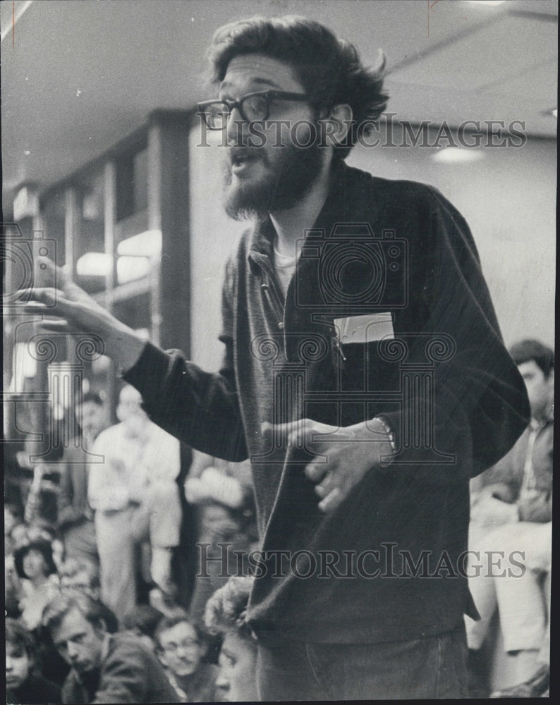 1966 University Chicago Graduate Student Peter Rabinowitz Protesting - Historic Images