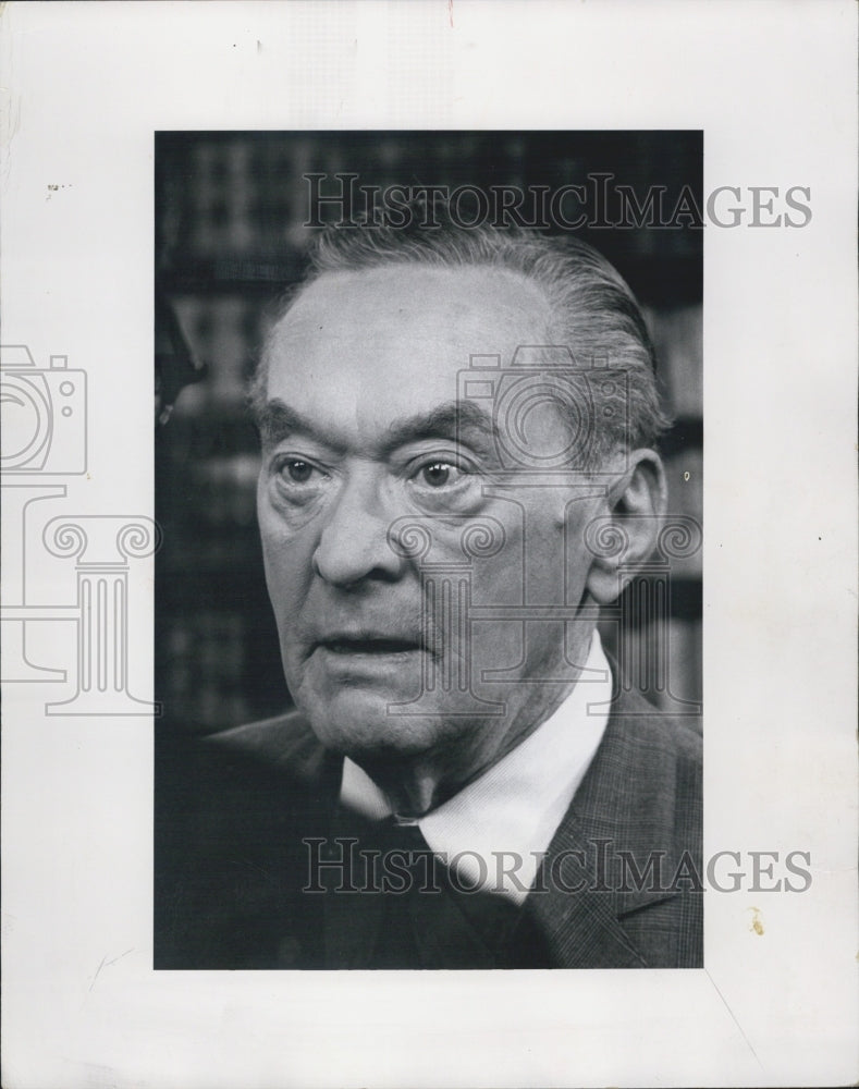 1968 Walter Lippmann discusses politics and foreign affairs on tv - Historic Images