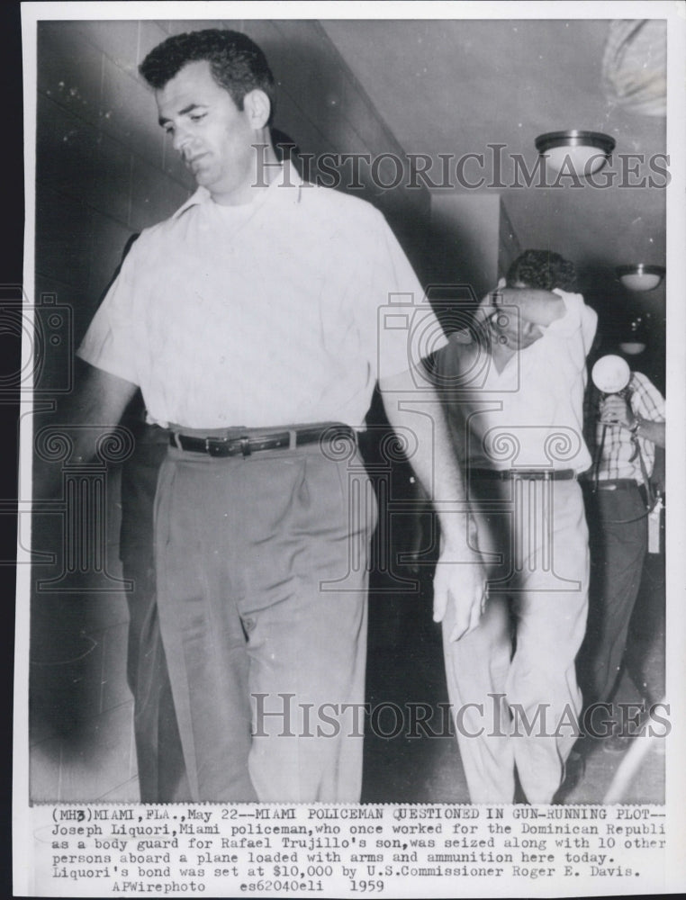 1959 Joseph Liquori Arrested On Plane With Arms And Ammunition - Historic Images