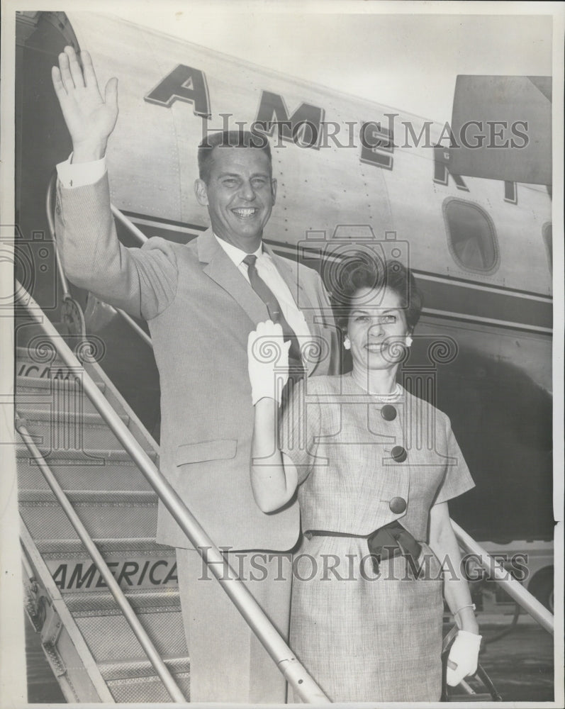 1965 Glenard P. Lipscomb and wife at the GOP Convention. - Historic Images