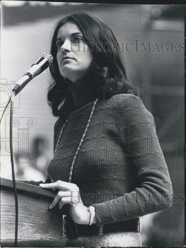 1972 Aurelia Pucinski, campaigning. - Historic Images