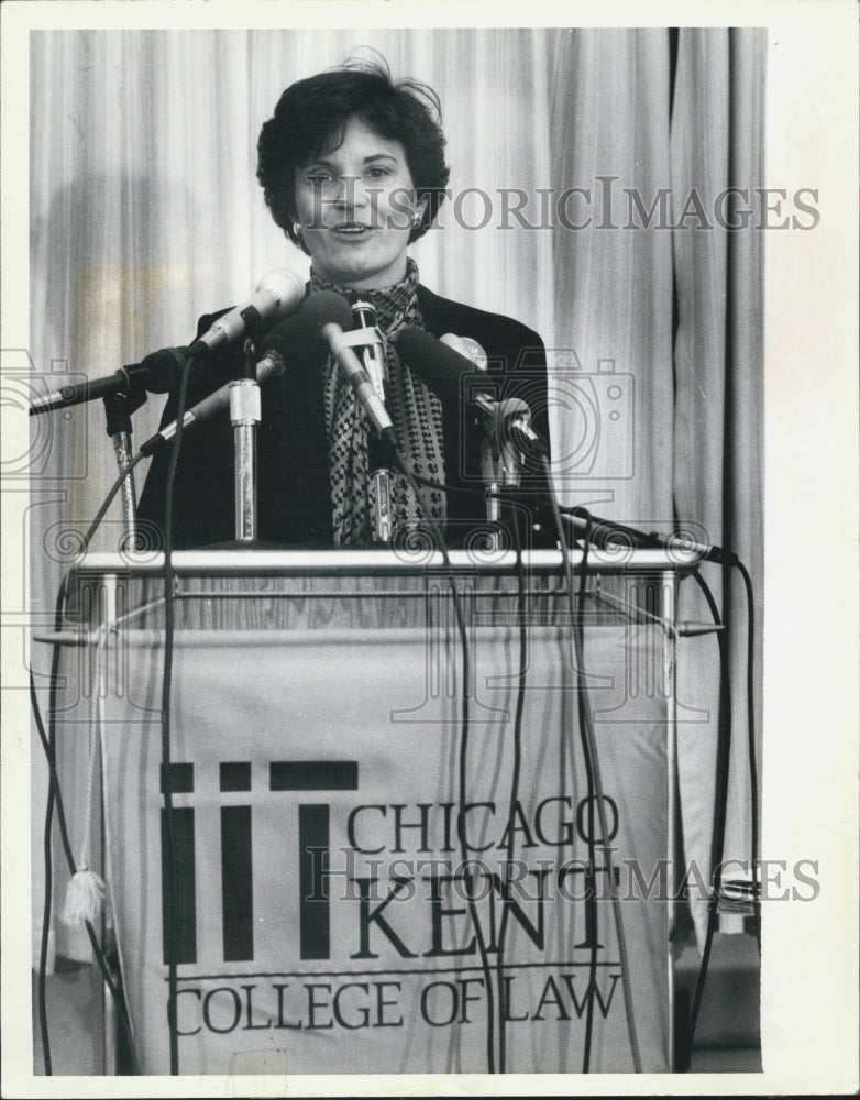 1988 Press Photo Aurelia Pucinski, campaigning. - Historic Images