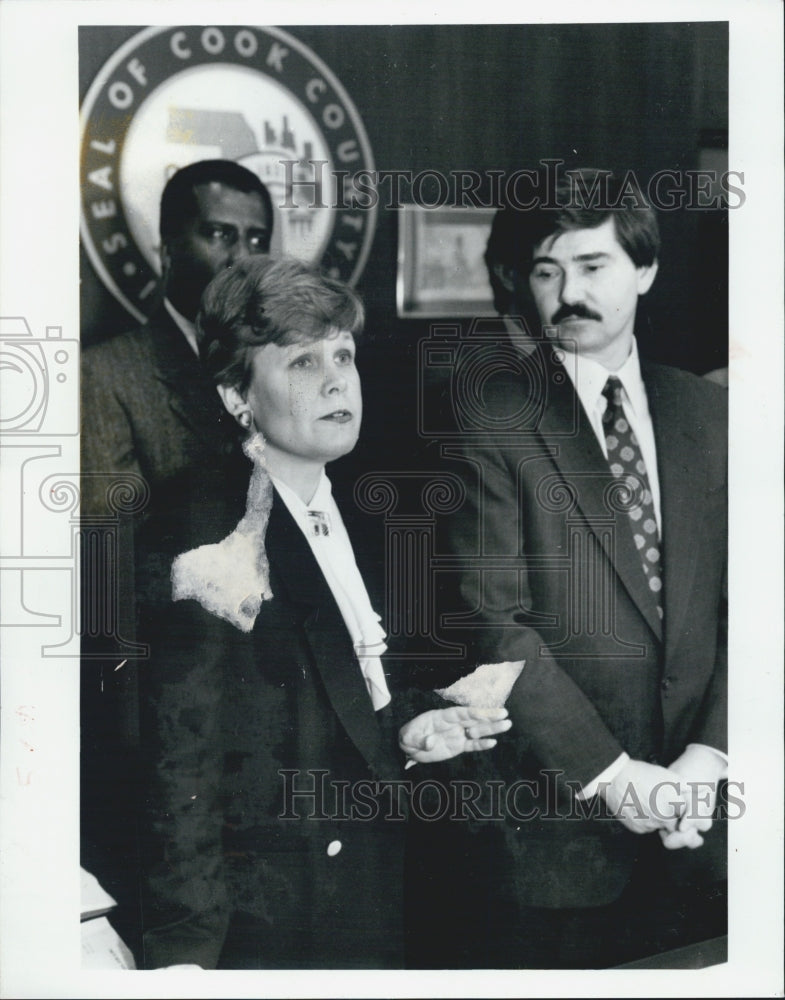 1990 Press Photo David D. Orr and Jeanne P. Quinn, clerks office. - Historic Images