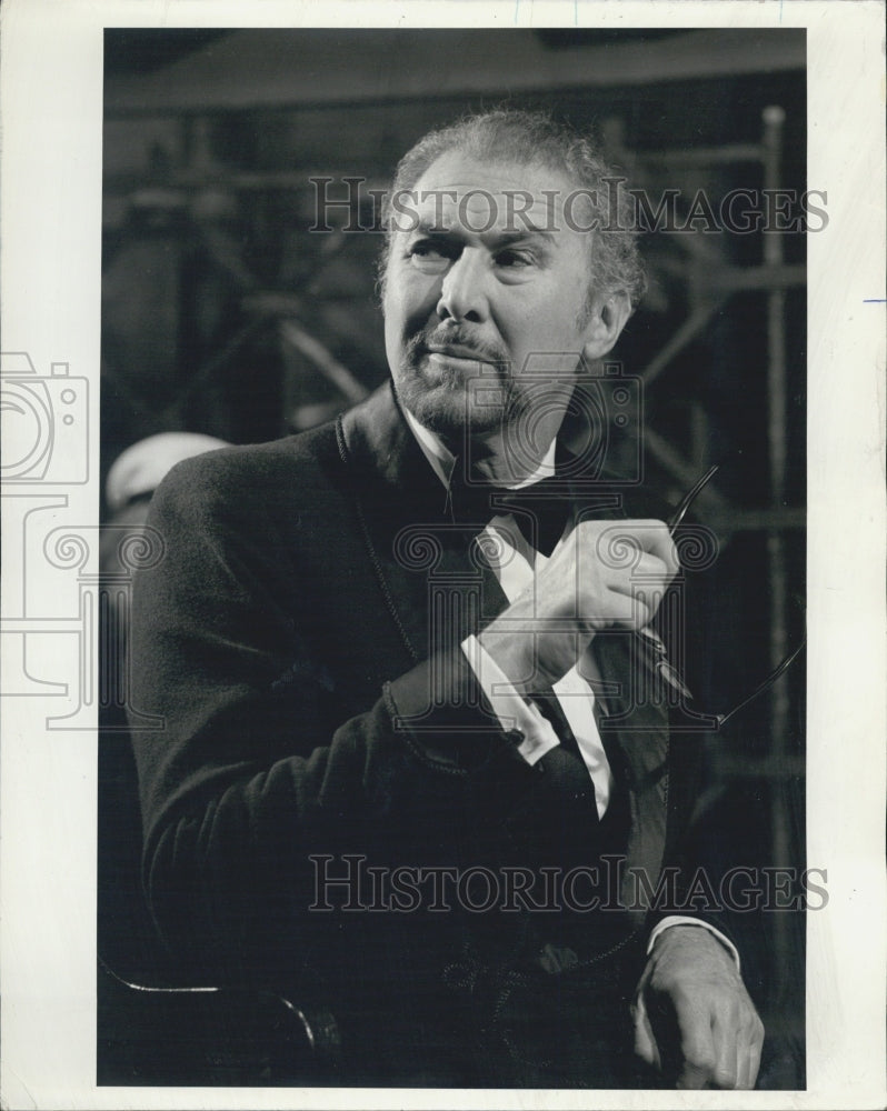 1972 of Anthony Quayle in the film &quot;Sleuth&quot; - Historic Images