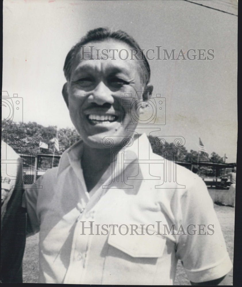 1975 Theodore Racing Founder Theodore Yip Smiling Portrait - Historic Images