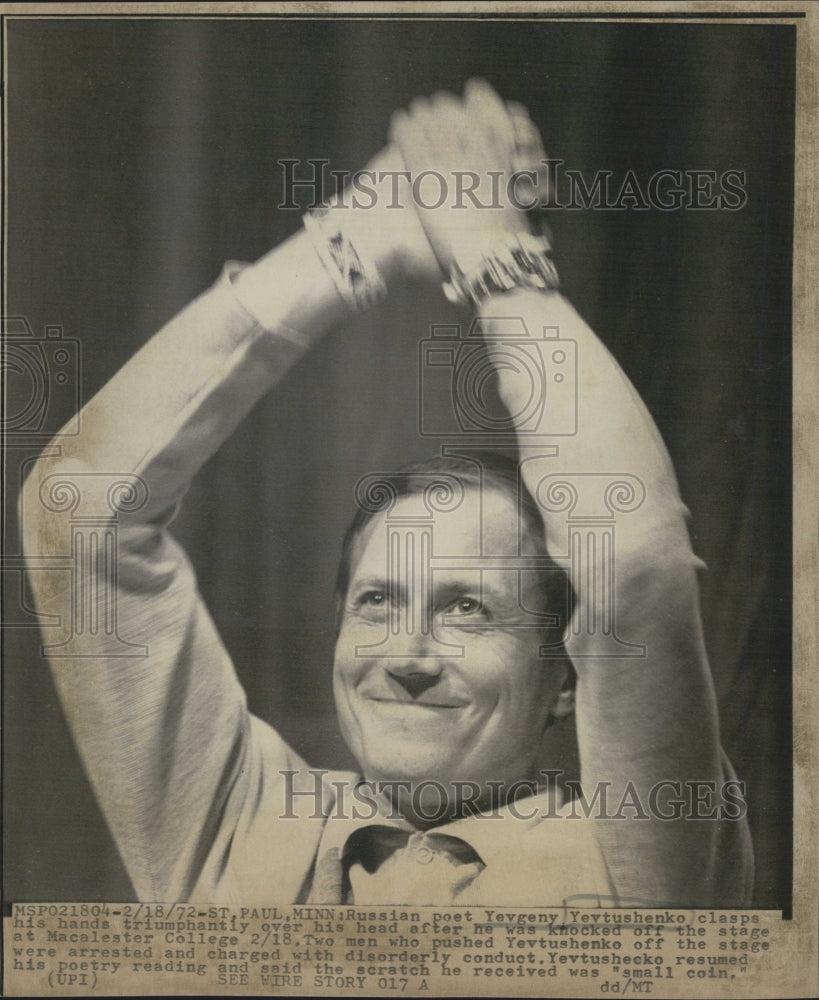 1972 Press Photo Poet Yevtushenko Pushed Off Stage - RSG02291 - Historic Images