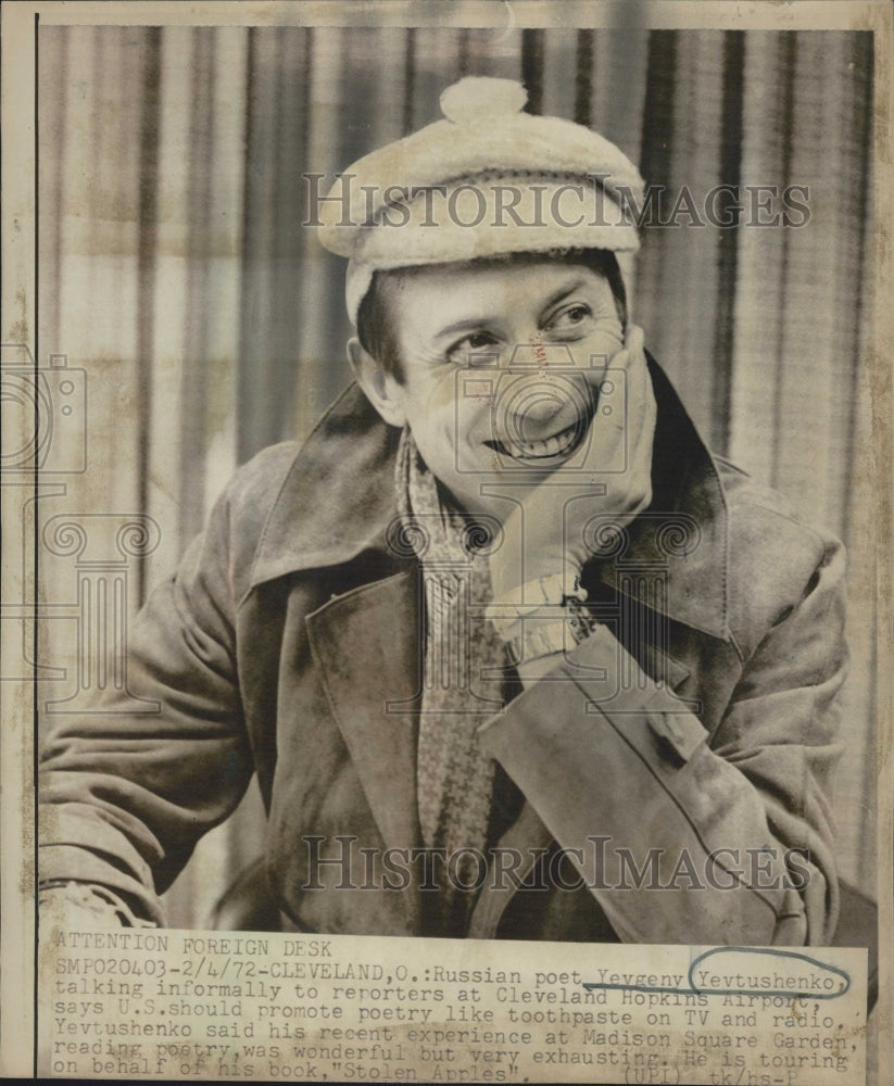 1972 Yevtushenko Promotes Poetry - Historic Images