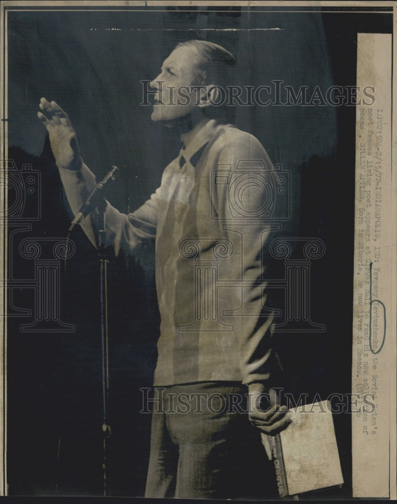 1972 Soviet Poet Yevgeny Yevtushenko Reading Poems Indianapolis - Historic Images