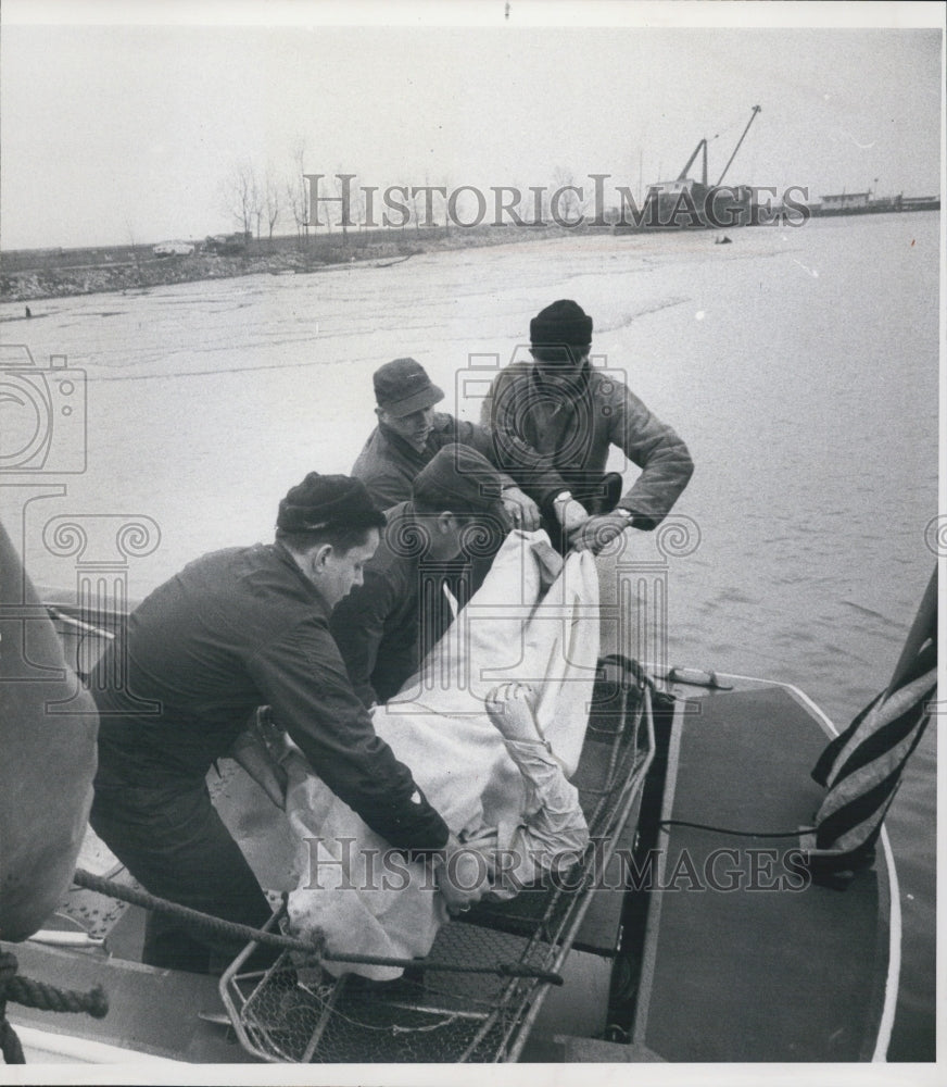 1958 Edward Litchfield Dies From Drowning in Lake Michigan - Historic Images