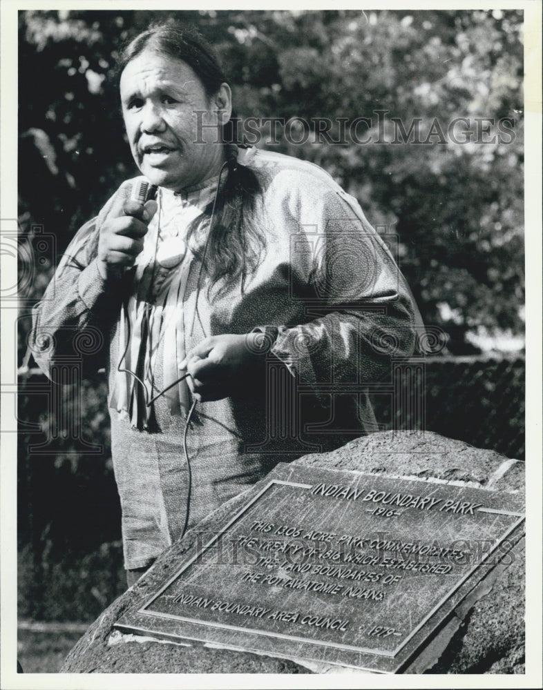 1988 Press Photo Native American James Yellowbank At Prayer Vigil Boundary Park - Historic Images