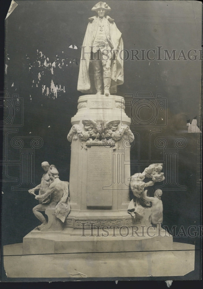 Press Photo Statue of Baron Frederick William Augustus Strueben - Historic Images