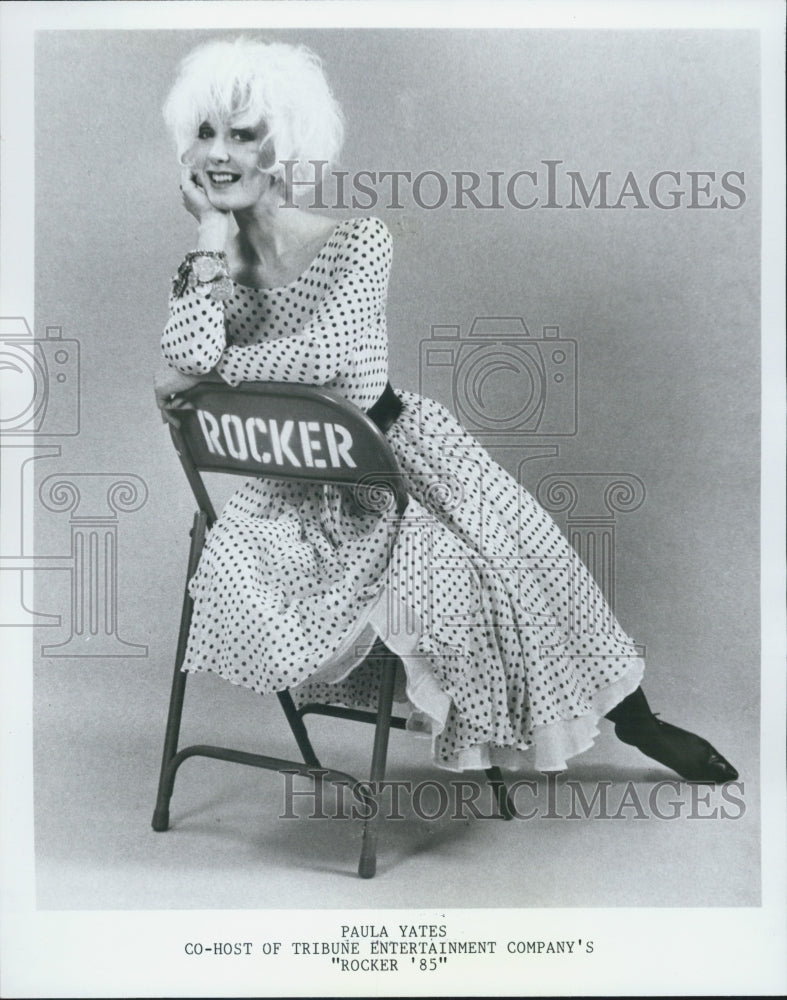 1986 Press Photo Rocker &#39;85 Cohost Paula Yates On Folding Chair - Historic Images