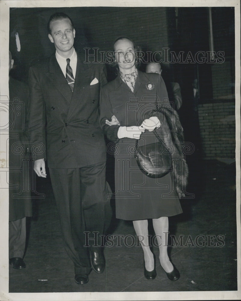 1946 Son of the President Elliot and his wife Faye Roosevelt - Historic Images