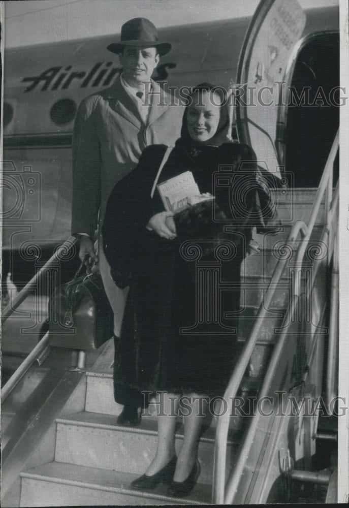 1946 Elliott Roosevelt Faye Emerson LaGuardia Field Airport - Historic Images