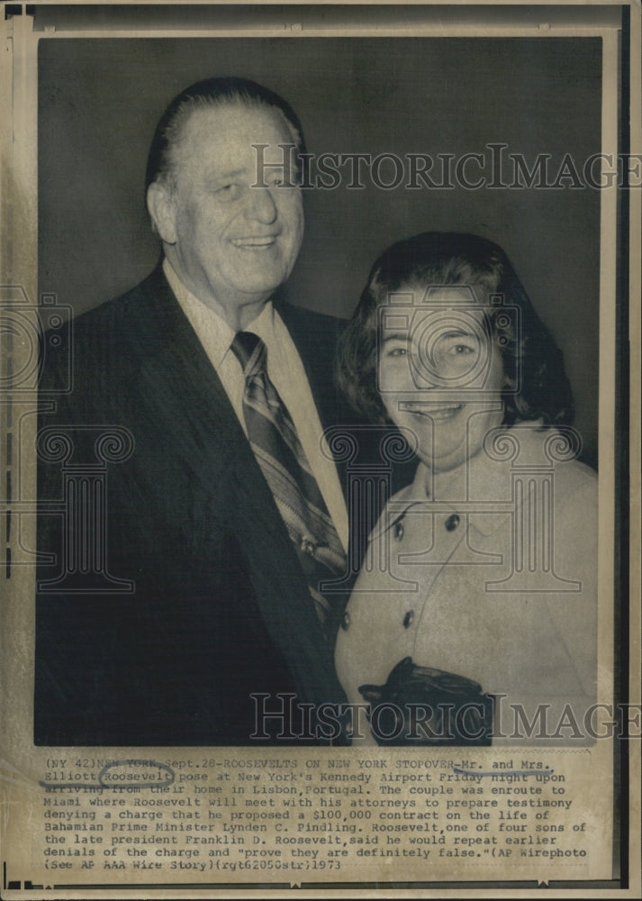 1973 Press Photo Elliott Roosevelt Kennedy Airport - Historic Images