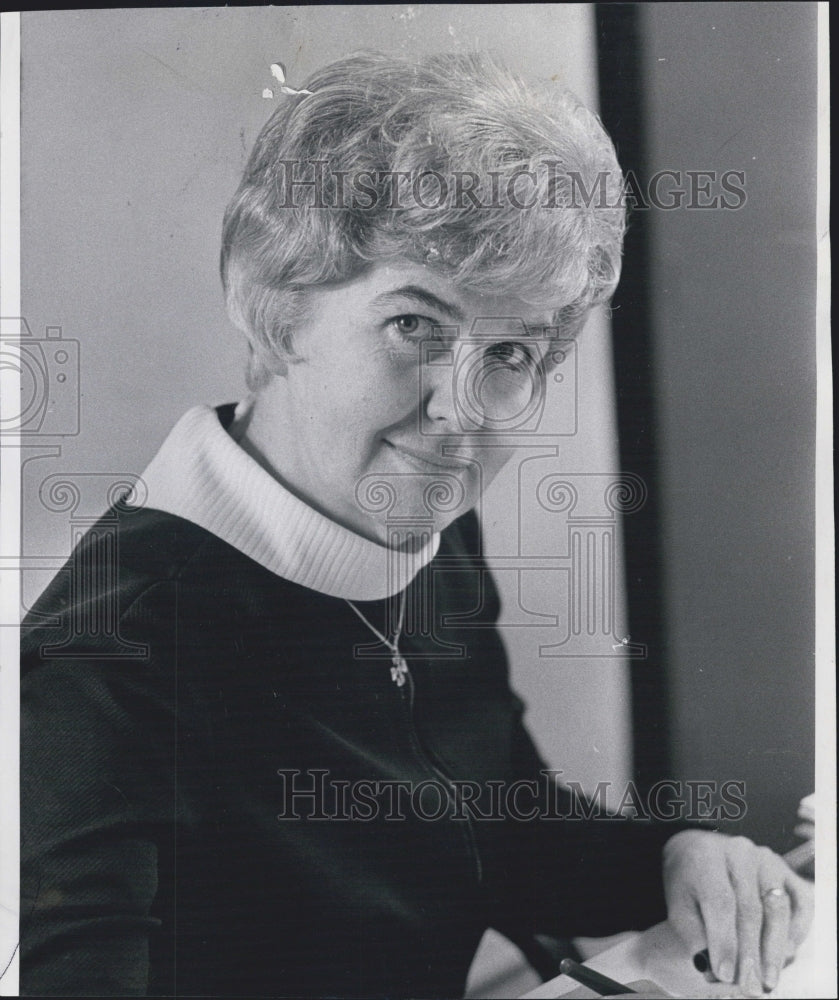 1973 Sister Therese Rooney director of Center adult education - Historic Images