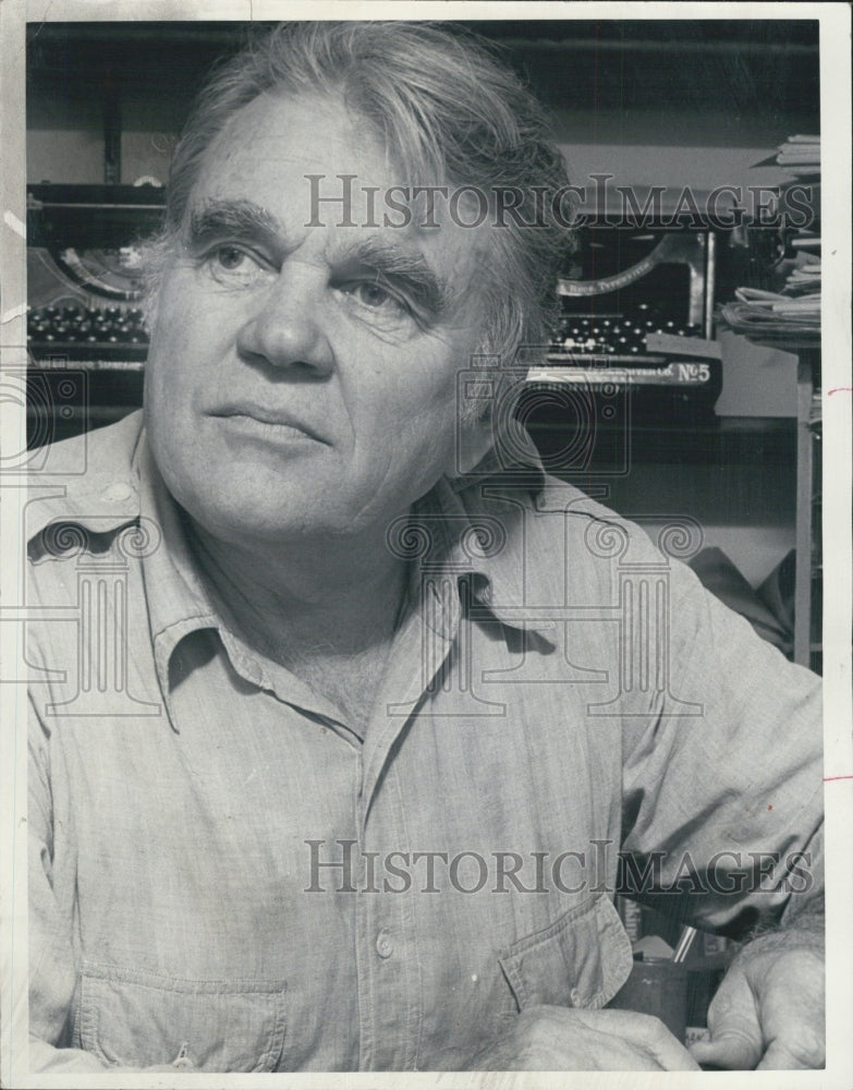 1984 Press Photo Andy Rooney Takes Off CBS Special Host Rooney Portrait - Historic Images