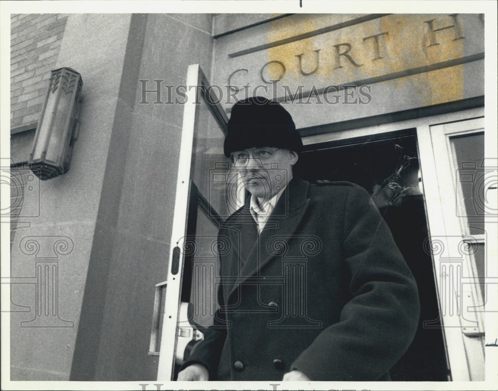 1987 Press Photo Rev. Edward Stefanich pleads not guilty to sexual abuse - Historic Images