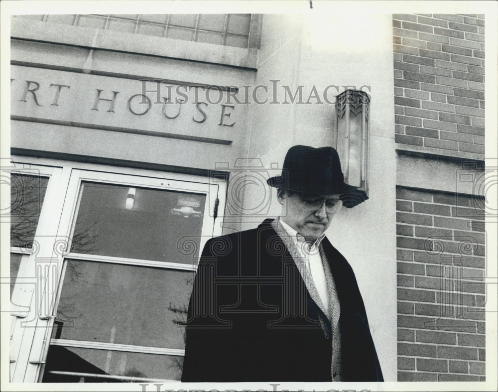 1987 Press Photo Priest Stefanich Sexually Abuses Child - Historic Images