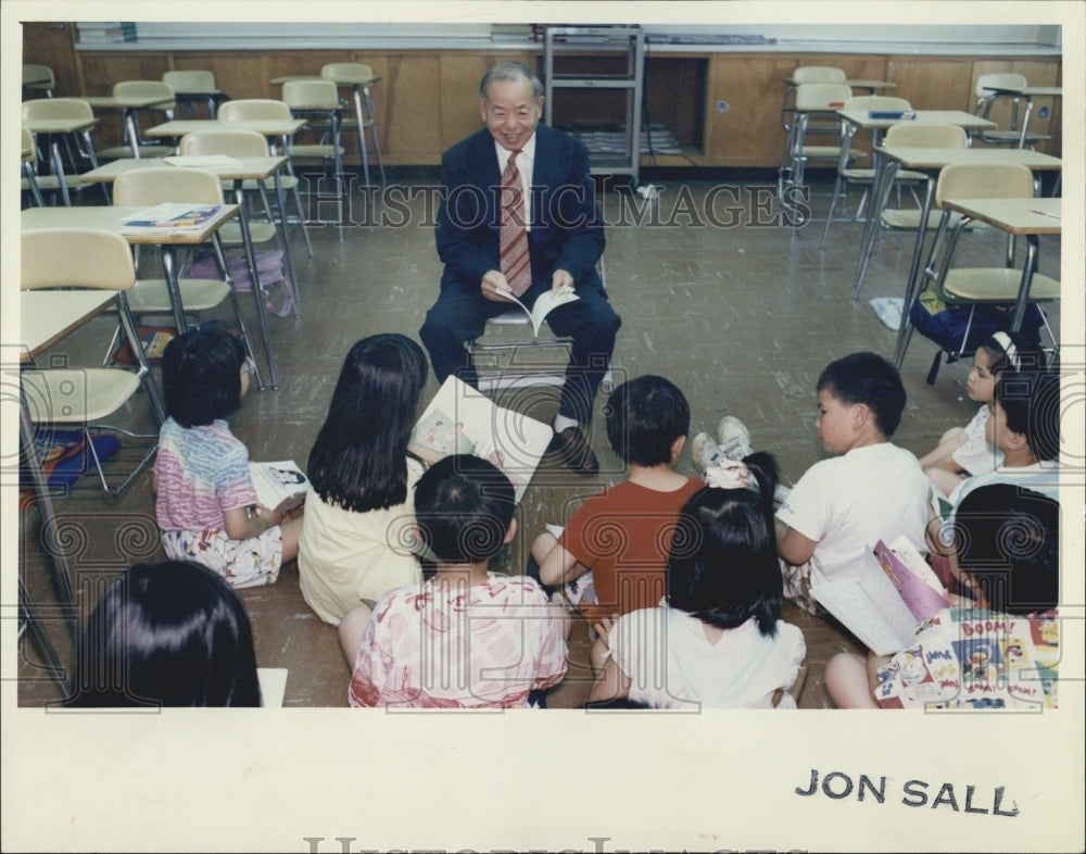 1992 Press Photo Ying Teaches Chinese - Historic Images