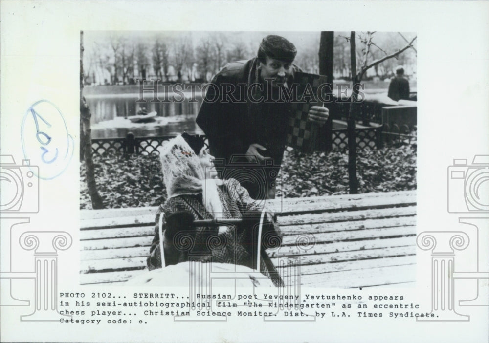 1986 Press Photo Yevgeny Yevtushenko Russian Poet &quot;Kindergarten&quot; Soviet Film - Historic Images