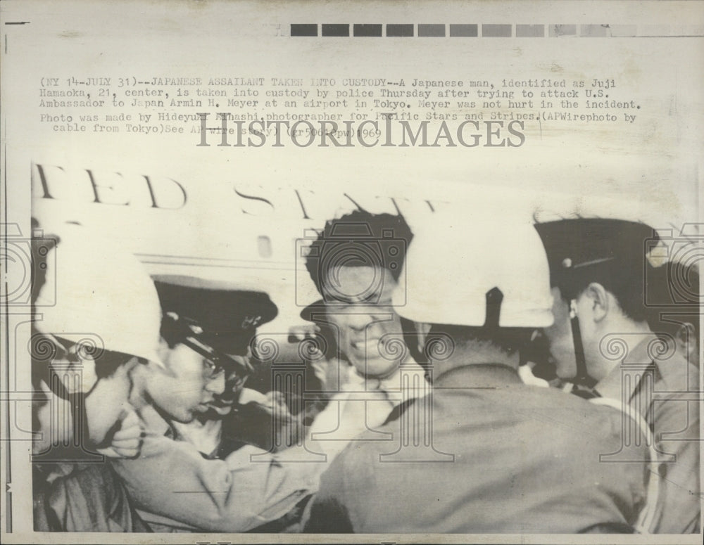 1969 Press Photo Juji Hamaoka Under Arrest Attack Ambassador Armin H. Meyer - Historic Images