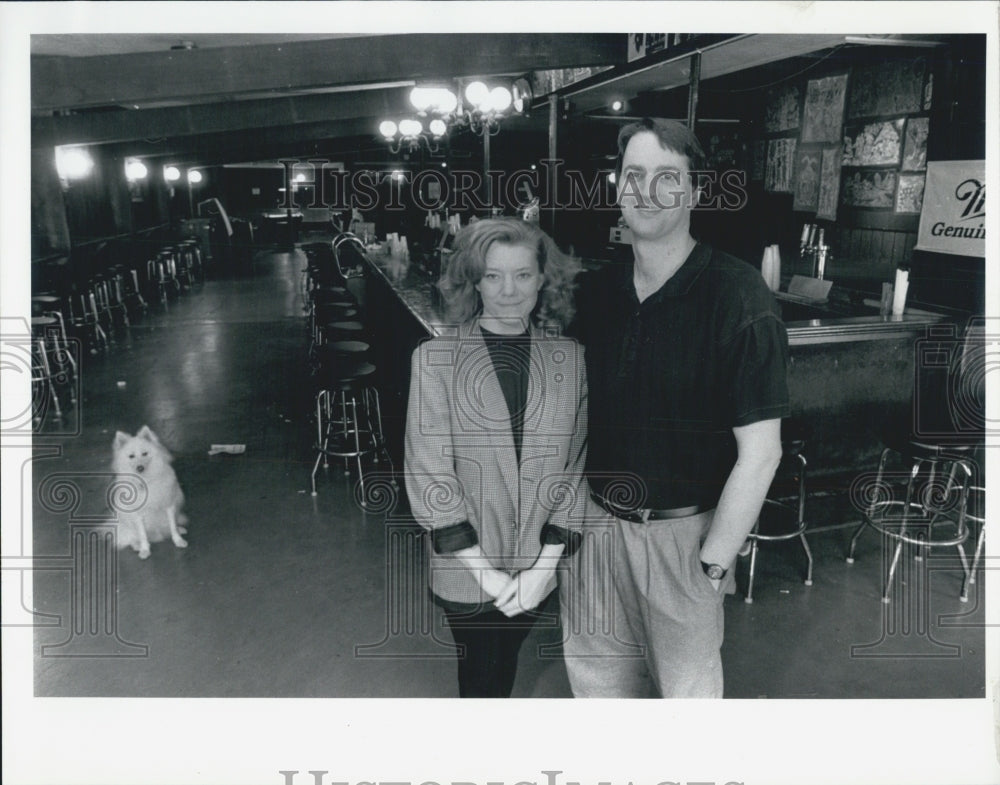 1991 Press Photo Mike Miller and Colleen Rudd owner of &quot;Zeke the wonder dog&quot; - Historic Images