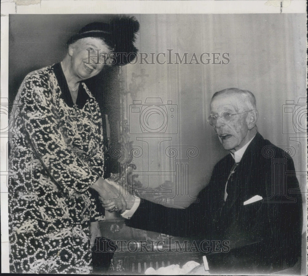 1950 Mrs. Franklin D Roosevelt and King Gustav of Sweden - Historic Images