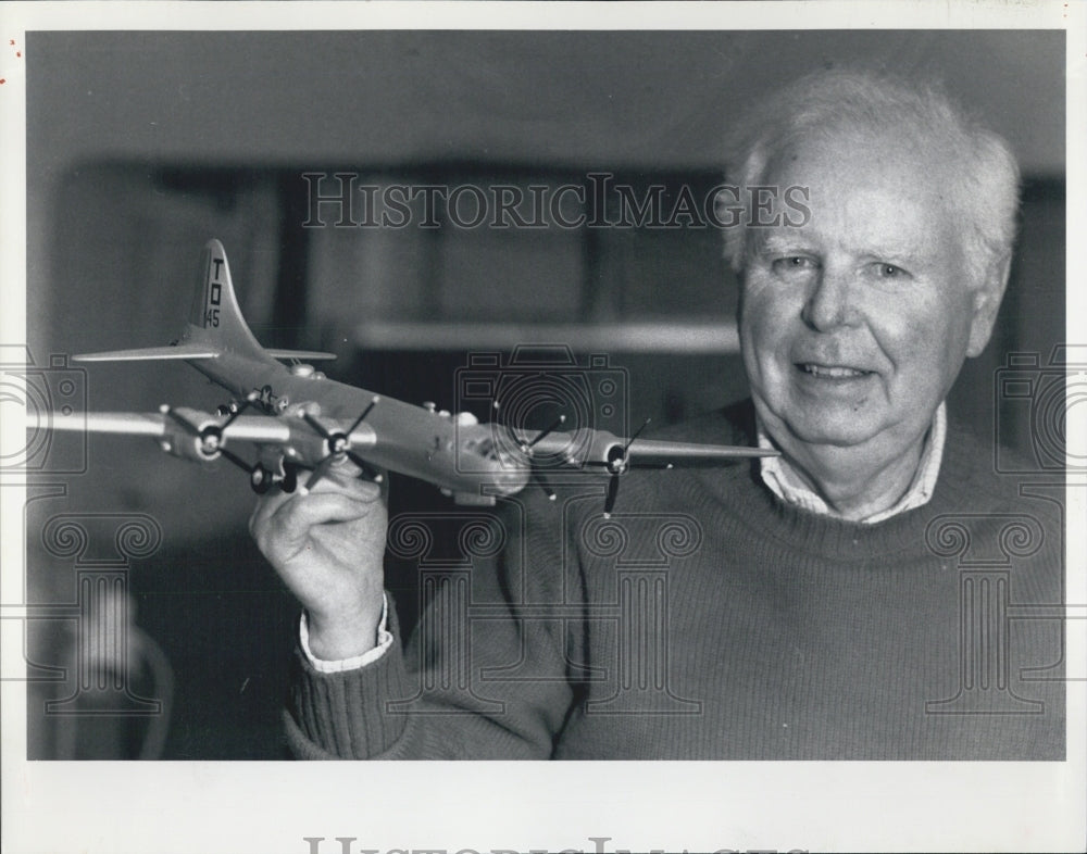 1988 Press Photo William A Rooney Leader of Restoration Committee - Historic Images