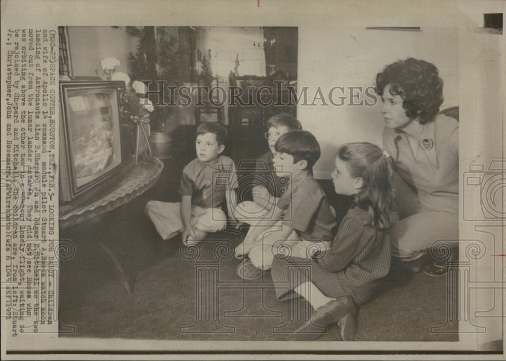 1971 Stuart A Roosa's Family - Historic Images