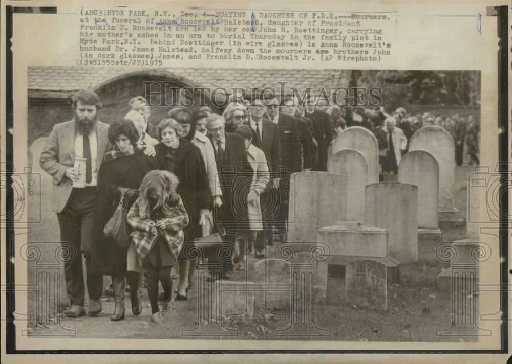 1975 Press Photo Anne Roosevelt, FDR Daughter, Put to Rest, By Family in NY - Historic Images