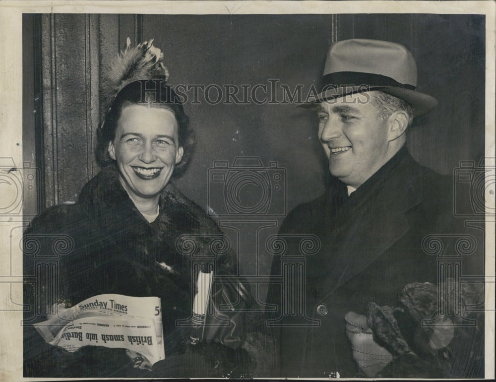 1941 Mr. and Mrs. John Roosevelt Boettiger Arrive on North Coast - Historic Images