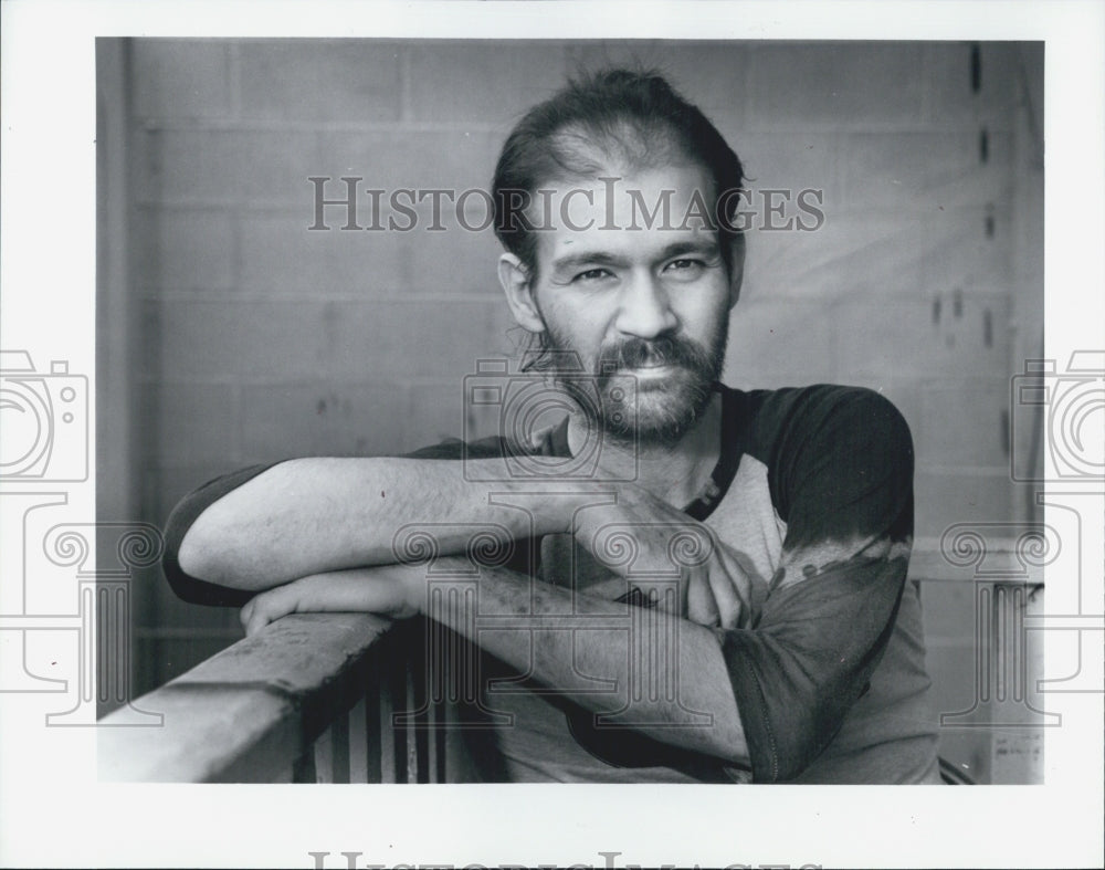 1993 Press Photo Armando Lisboa Who Lived in Shelter Got TB Suing Shelter - Historic Images