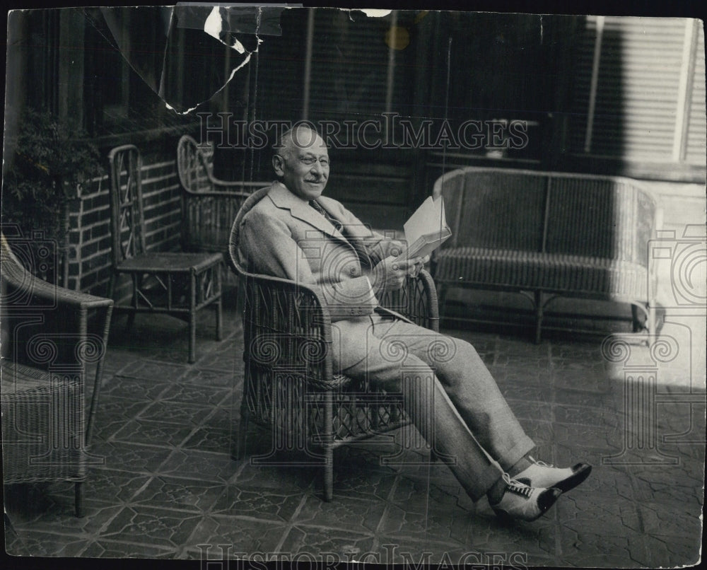 1923 Juluis Rosenwalk at Home in Tel Aviv - Historic Images